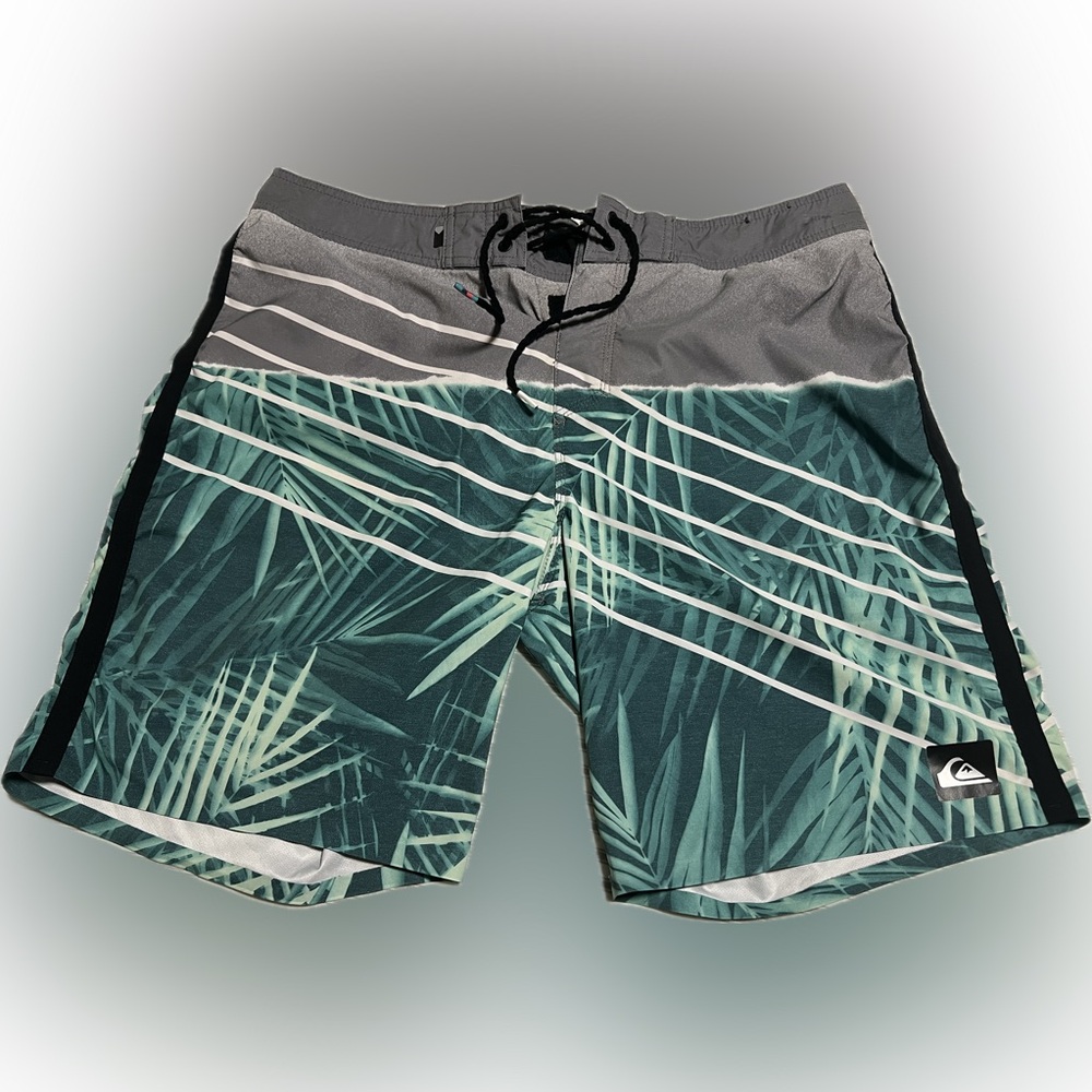 Used Mens Size 34 Quiksilver Board trunks